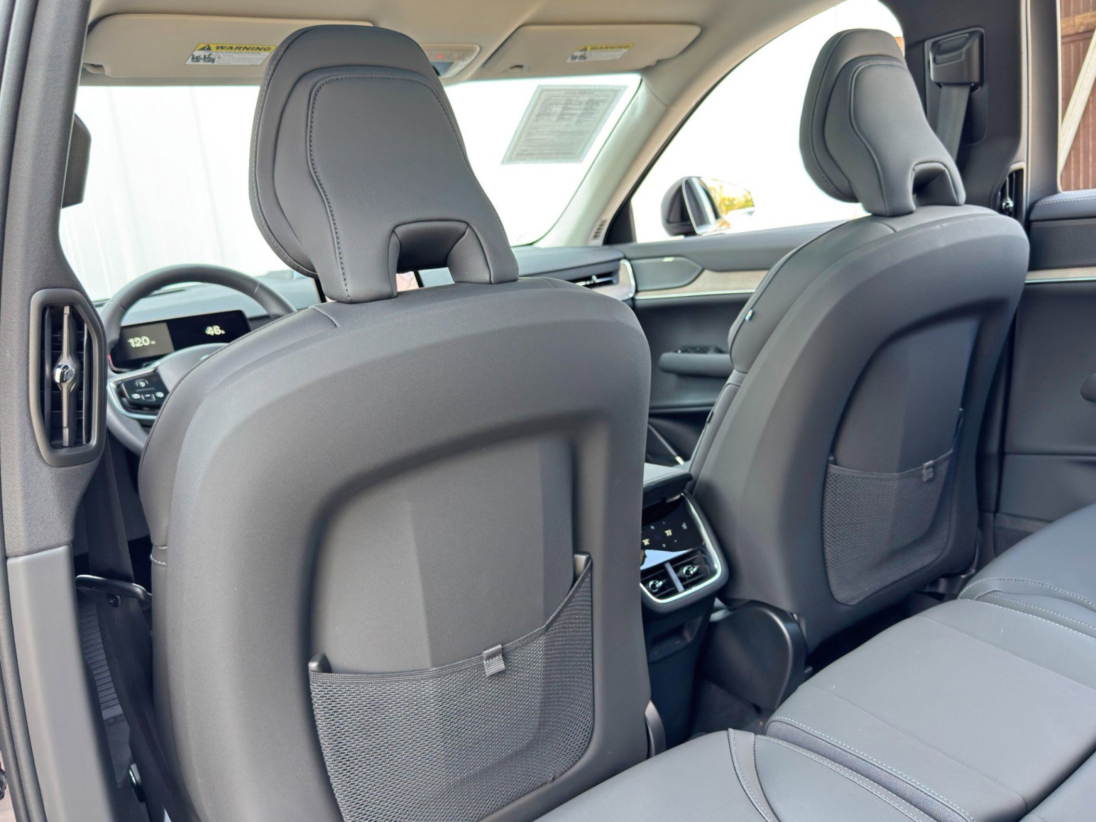 Used 2025 Volvo EX90 Ultra image 37