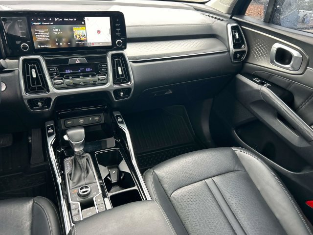Used 2023 Kia Sorento SX AWD/4WD image 16