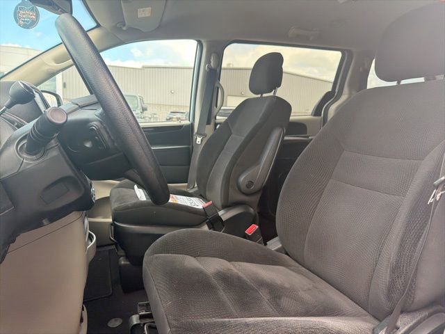 Used 2018 Dodge Grand Caravan SE w/ UConnect Hands-Free Group image 12