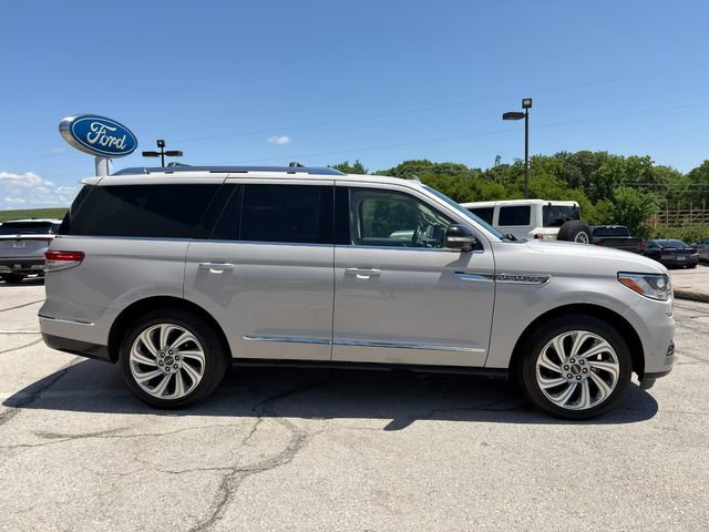 Used 2024 Lincoln Navigator Premiere AWD/4WD image 14