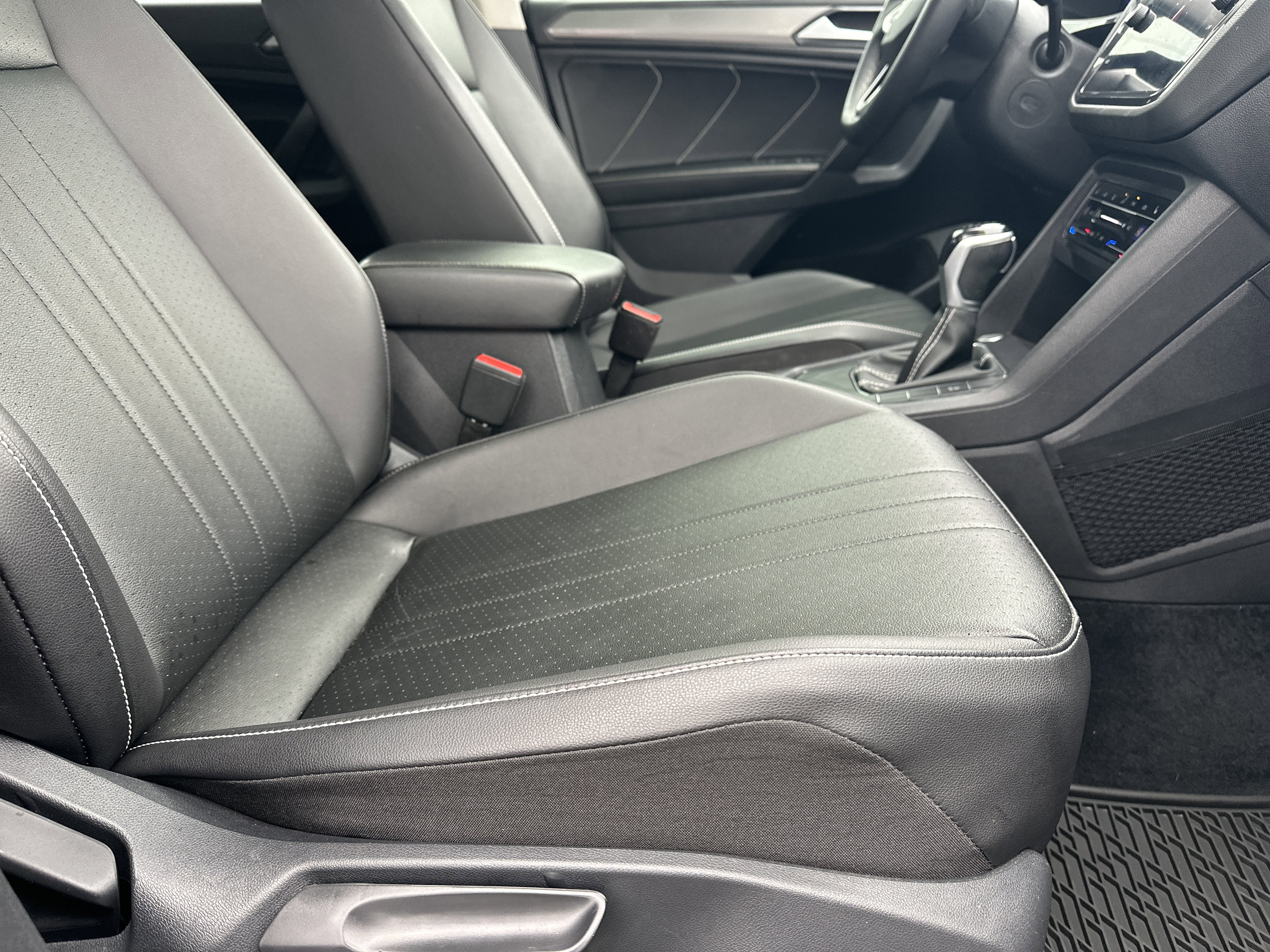 Used 2022 Volkswagen Tiguan SE image 14