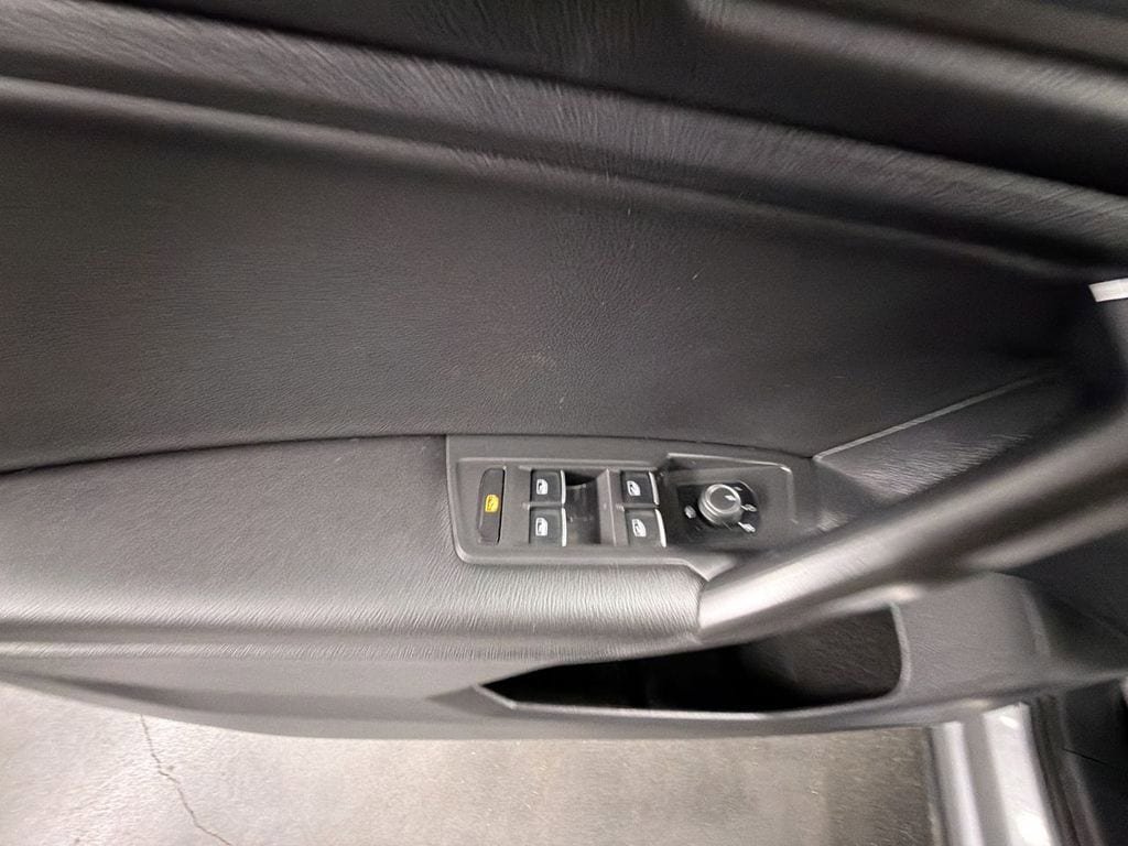 Used 2021 Volkswagen Tiguan SEL FWD image 23
