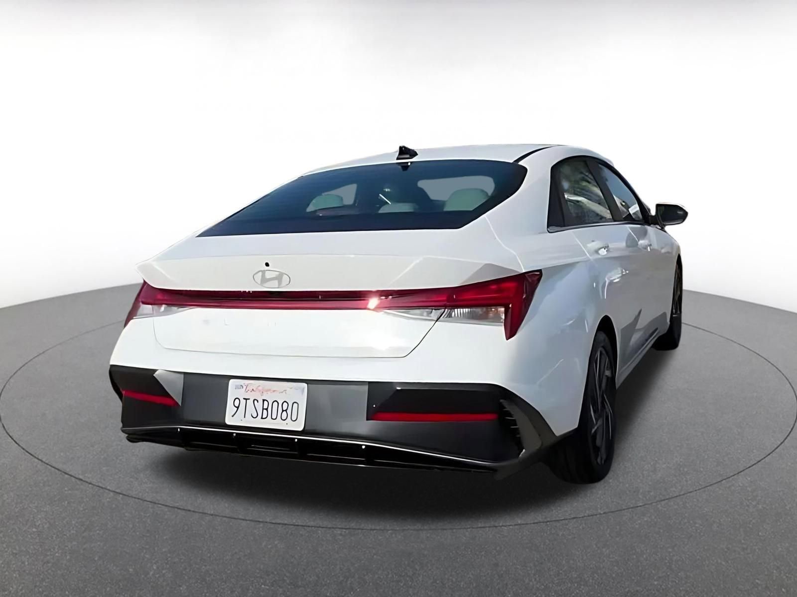 Used 2025 Hyundai Elantra Limited image 14