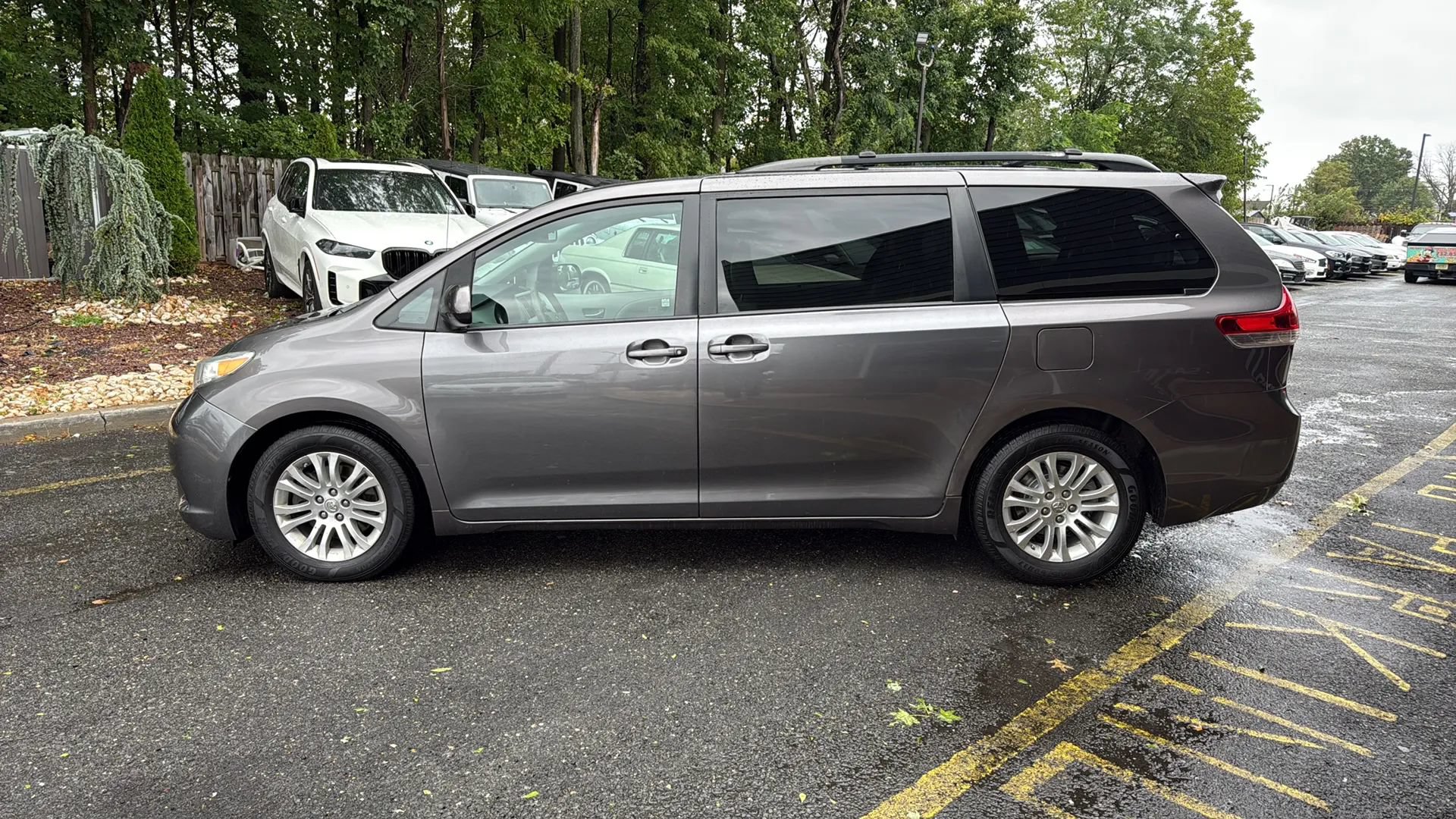 Used 2013 Toyota Sienna XLE FWD image 8