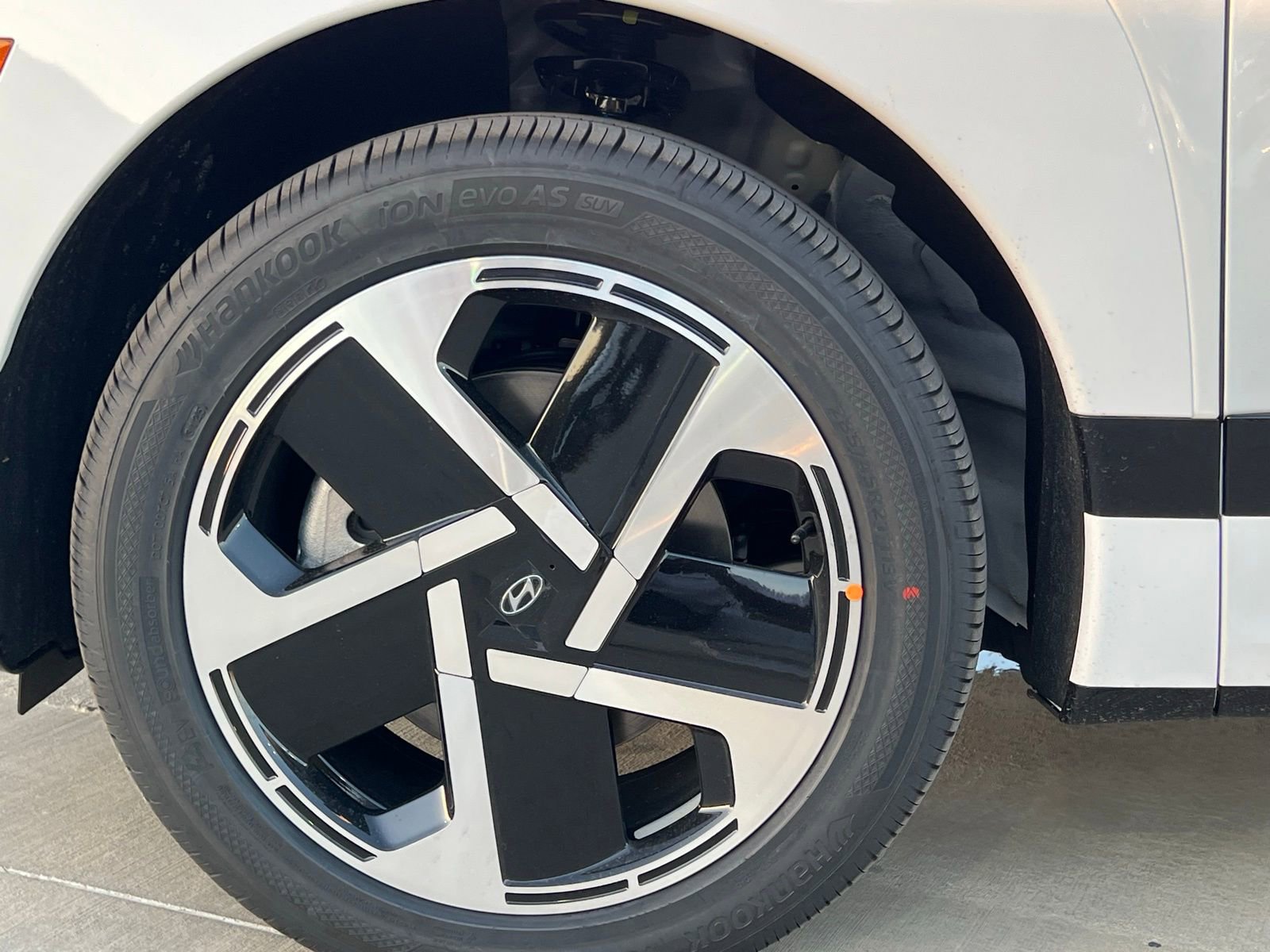 New 2026 Hyundai Ioniq 9 Calligraphy image 8