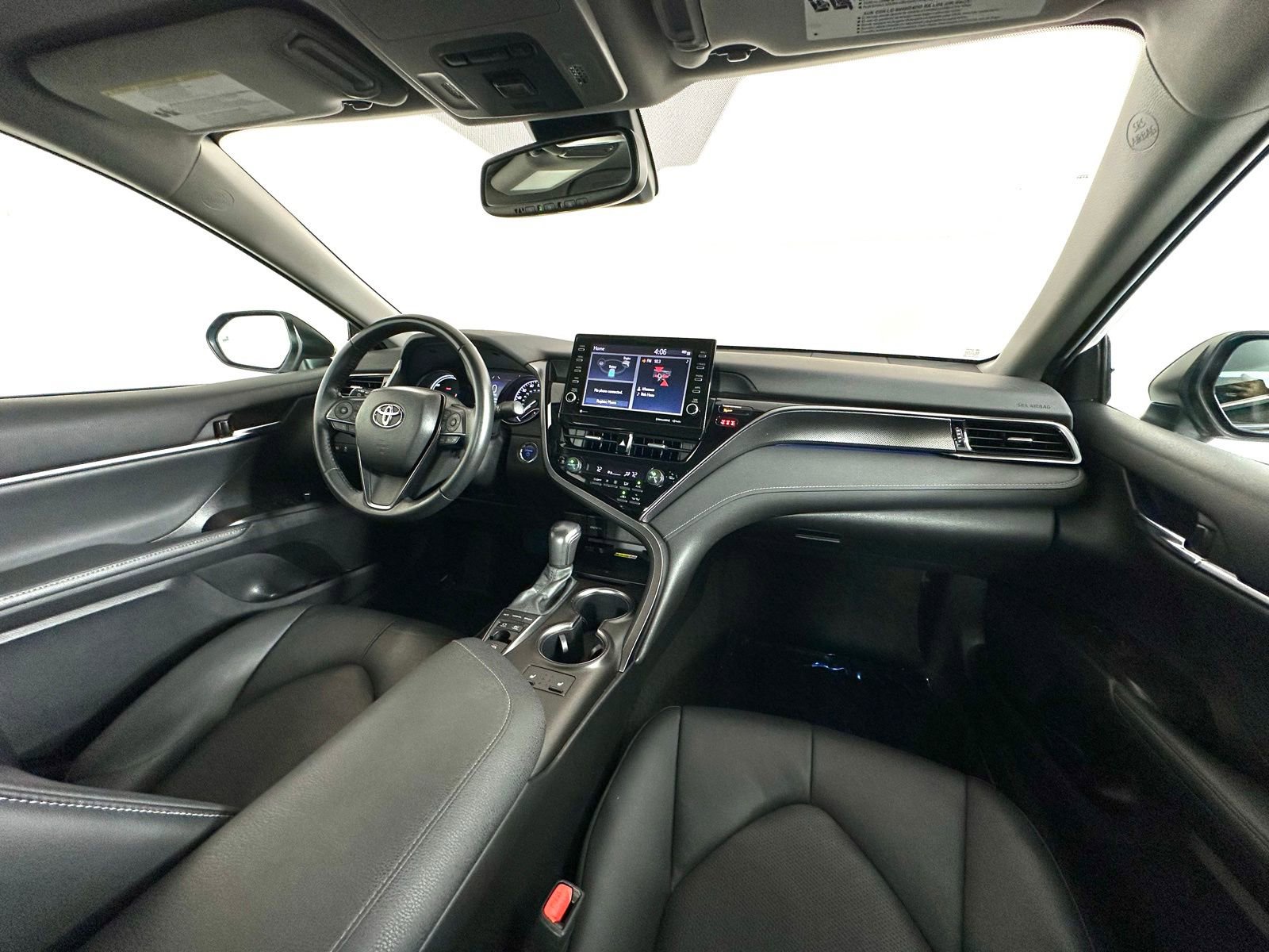 Used 2022 Toyota Camry XSE image 2