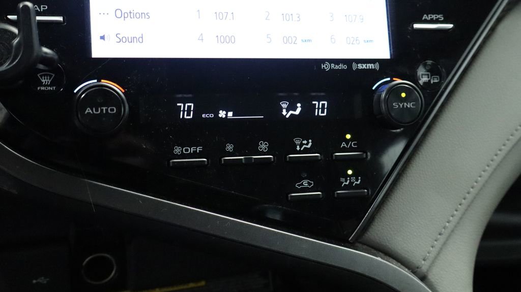 Used 2020 Toyota Camry XLE FWD image 36