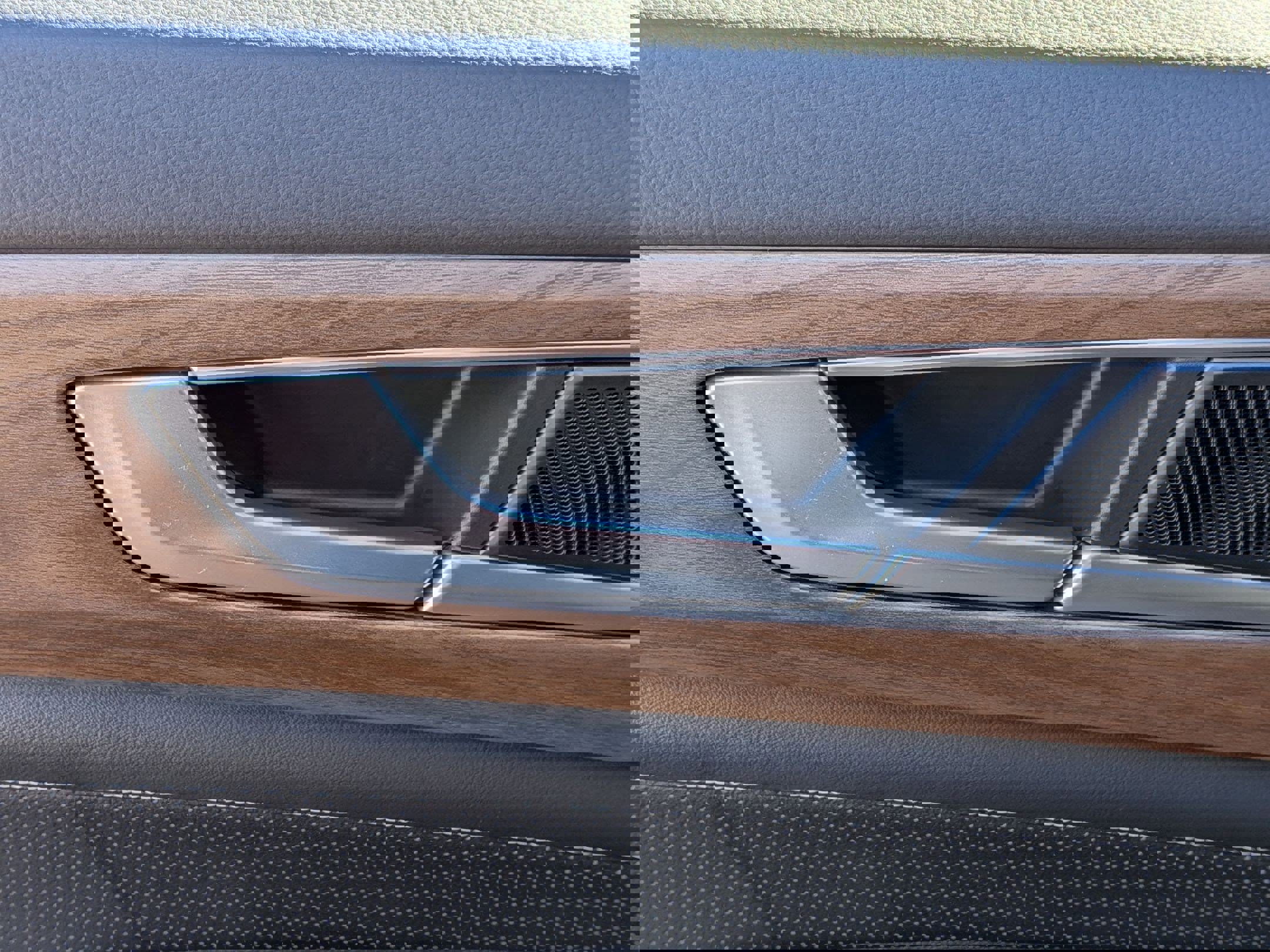 Used 2025 Volkswagen Atlas SE image 27