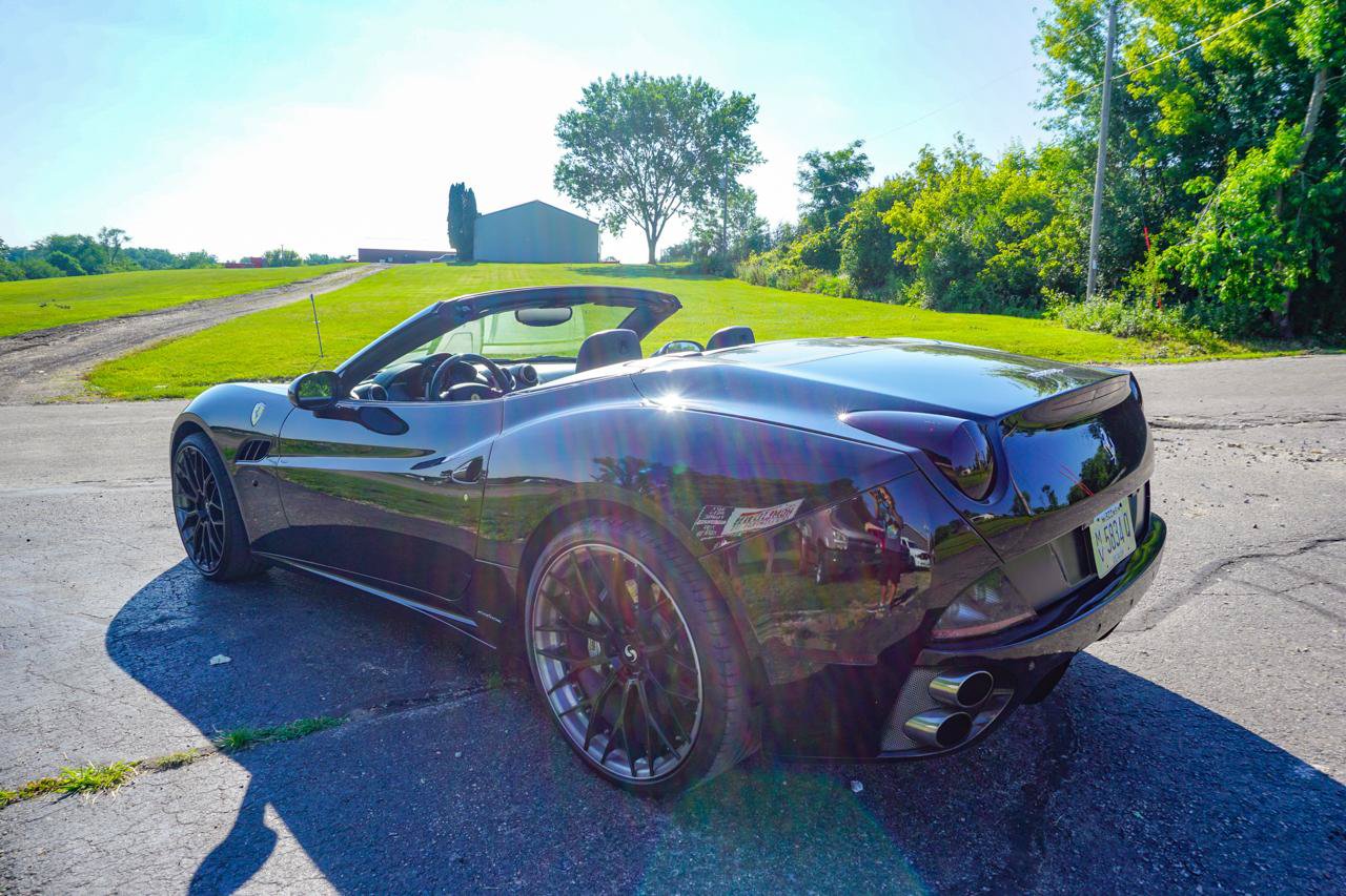 Used 2011 Ferrari California RWD image 15