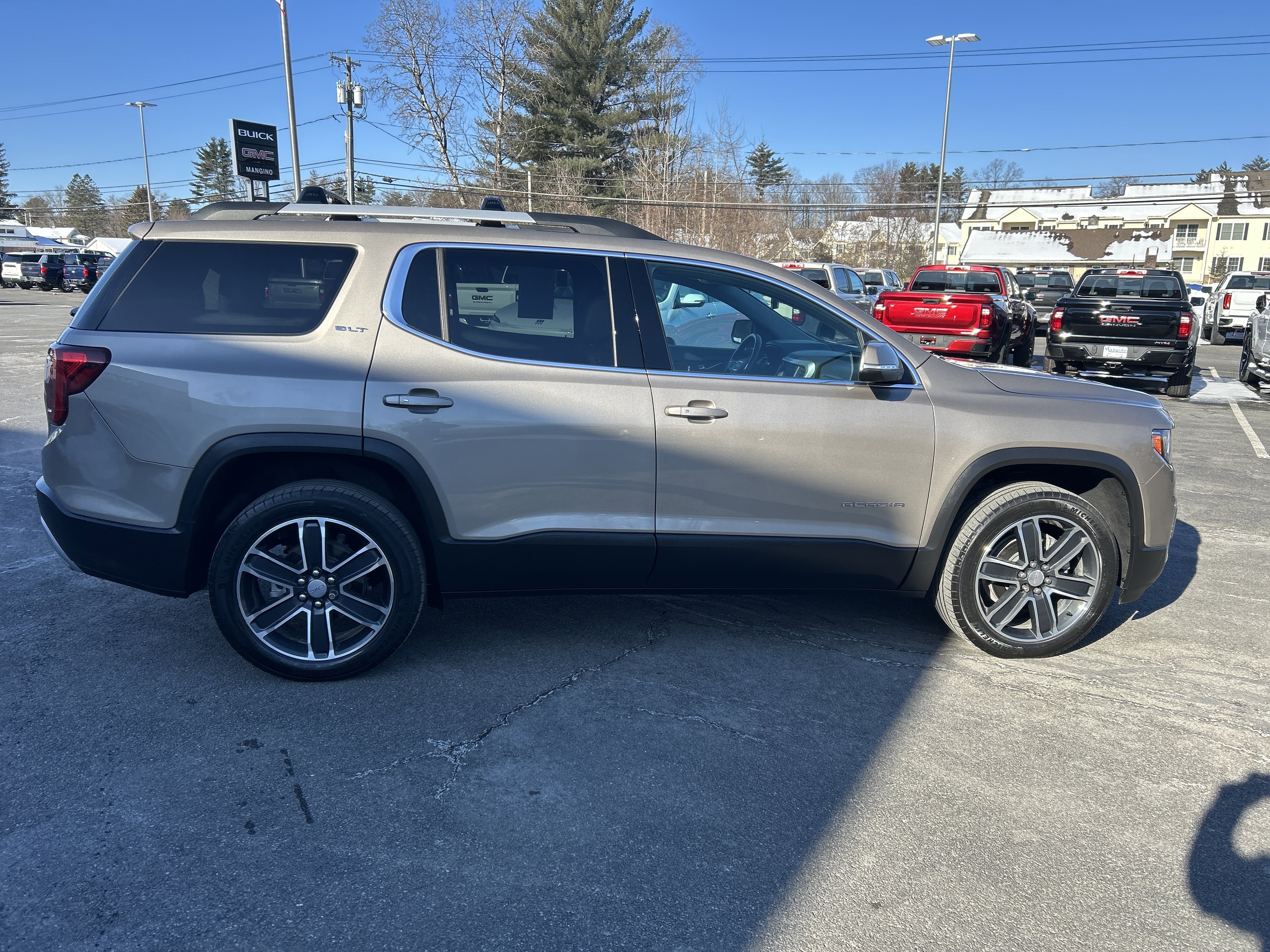 Used 2022 GMC Acadia SLT w/ Technology Package image 8