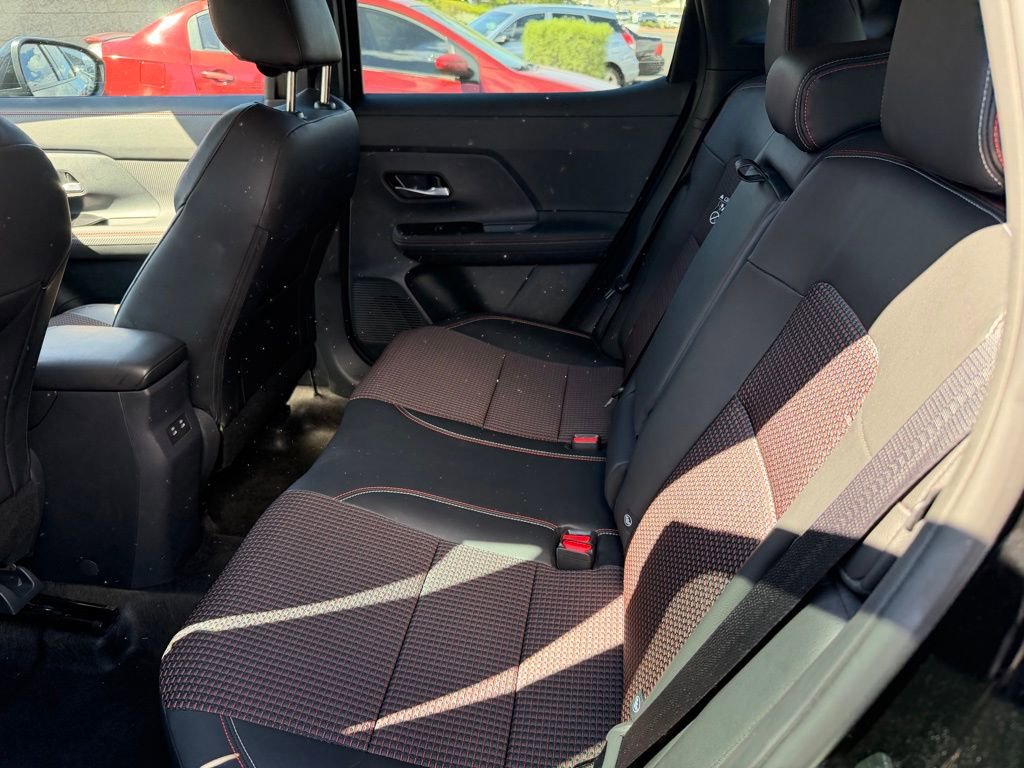 Used 2025 Nissan Kicks SR w/ Illumination Package image 8