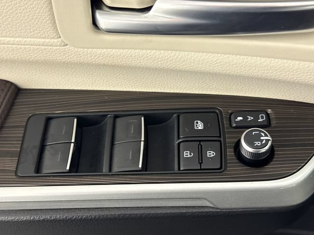 Used 2024 Toyota Sienna Platinum AWD/4WD image 34