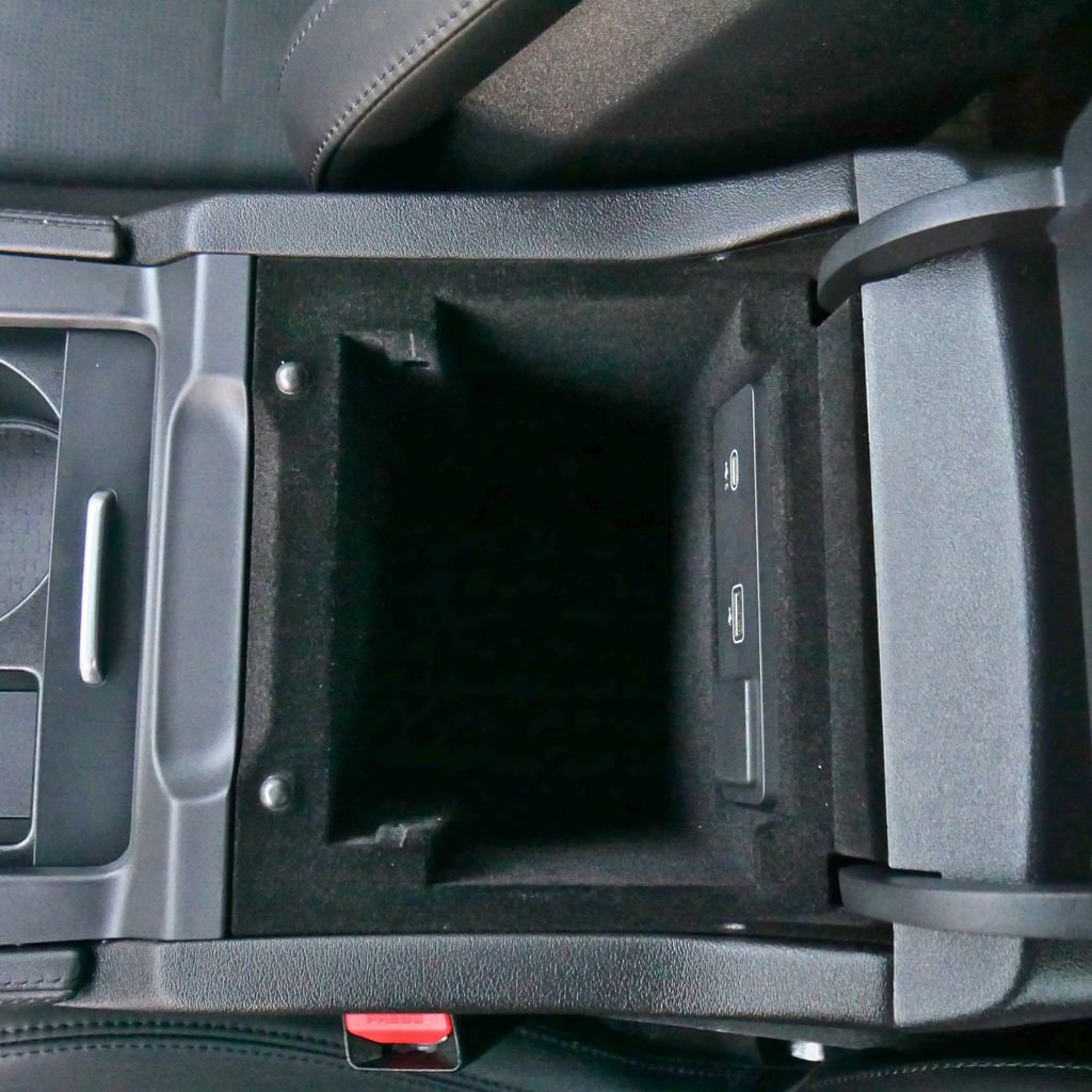 Used 2024 Jaguar F-PACE SVR image 38