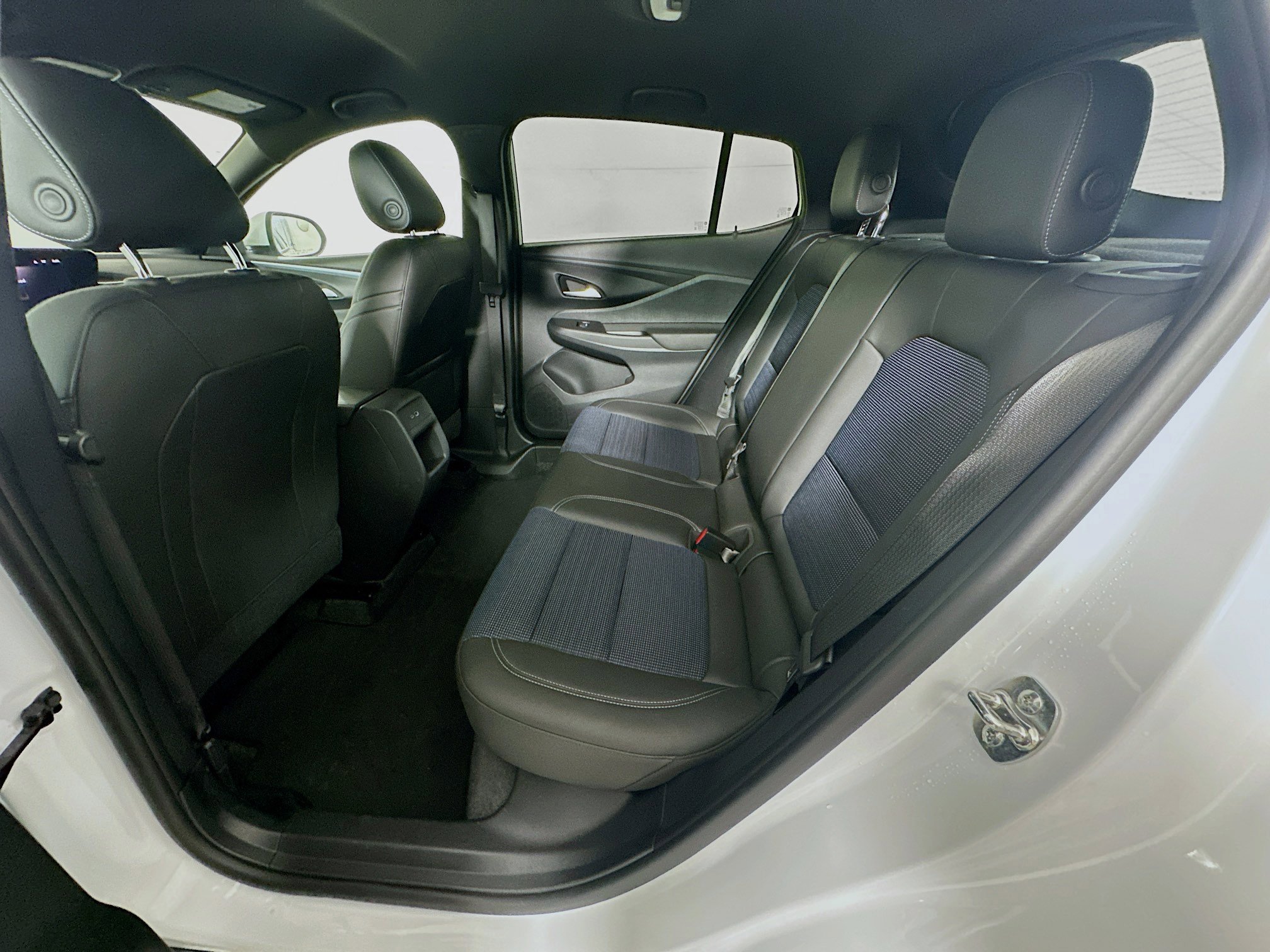 Used 2025 Buick Envista Preferred FWD image 27