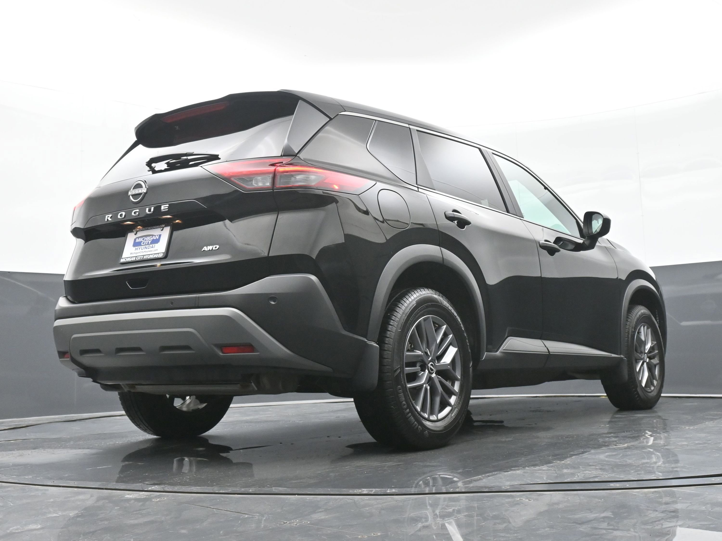 Used 2023 Nissan Rogue S AWD/4WD image 39