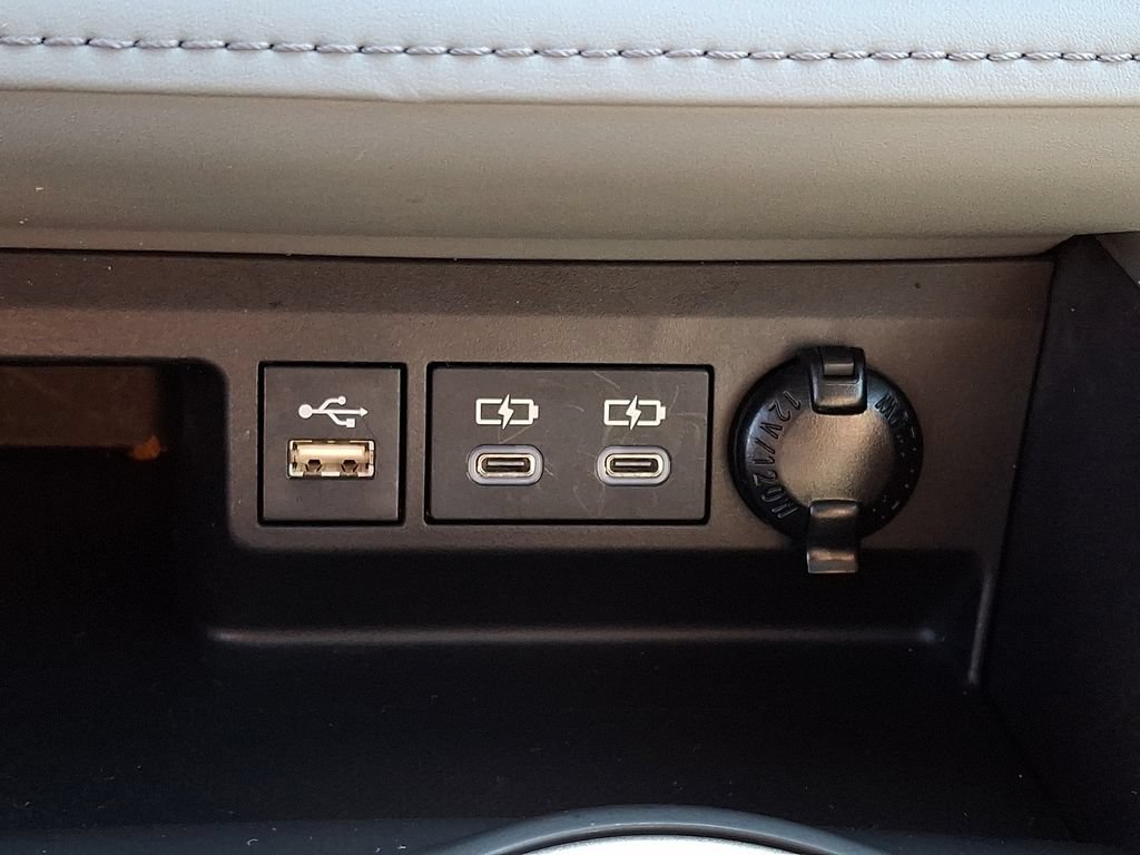 Used 2023 Toyota Highlander XLE FWD image 18