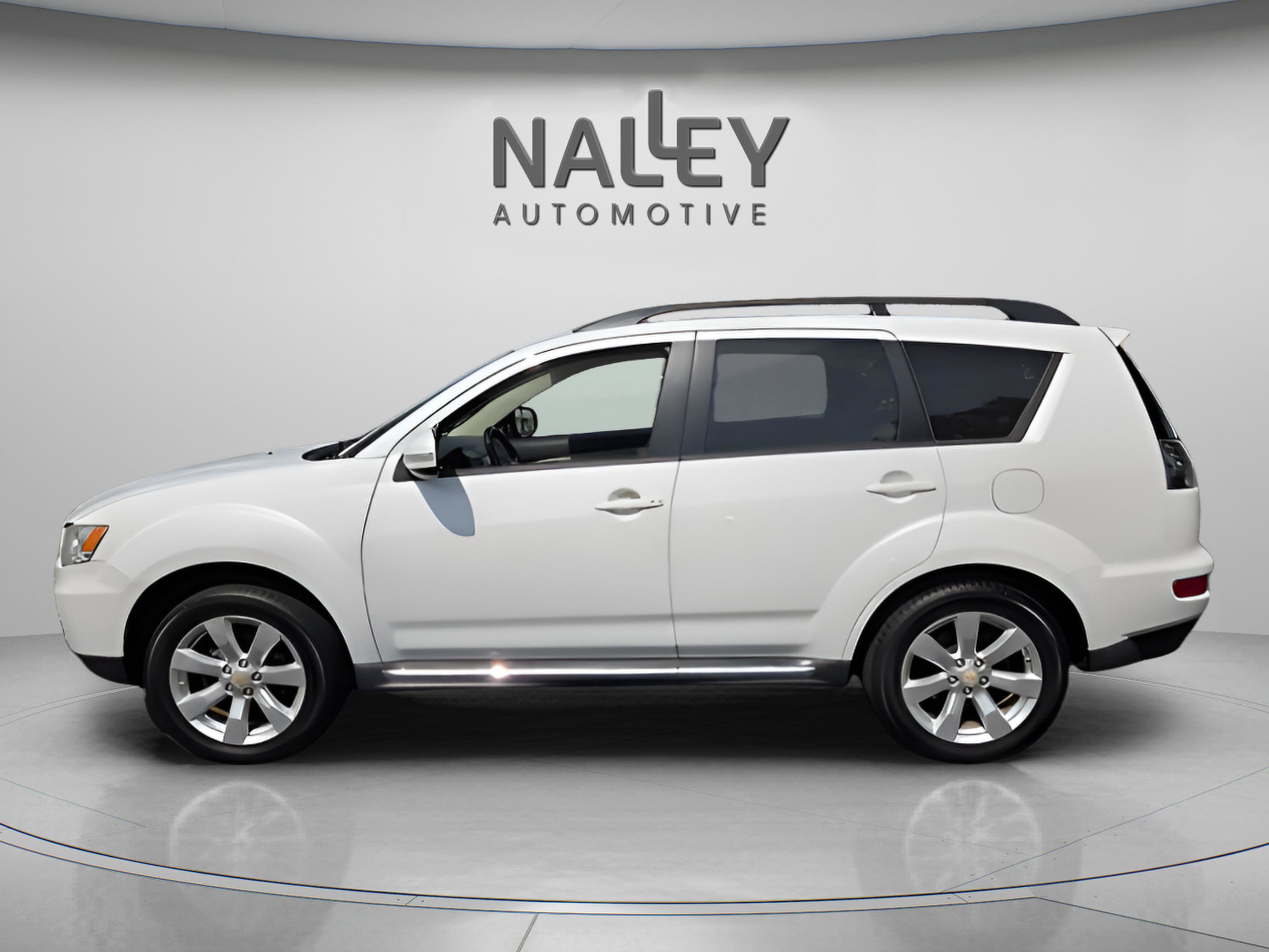 Used 2010 Mitsubishi Outlander XLS image 2