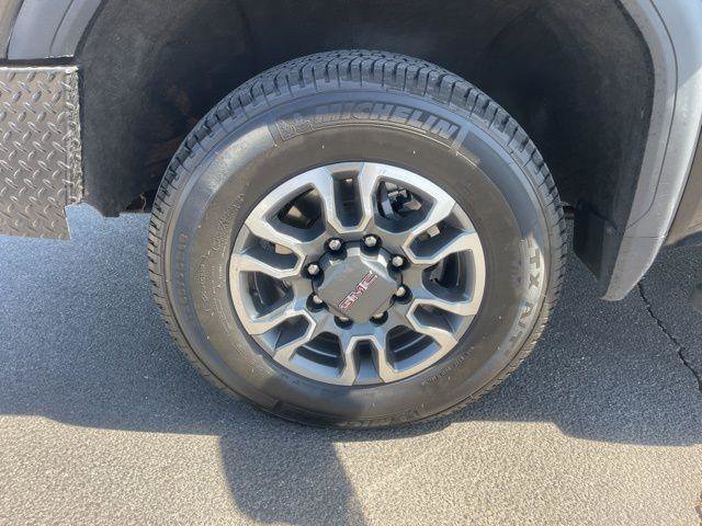 Used 2023 GMC Sierra 3500 SLT w/ SLT Convenience Package AWD/4WD image 10