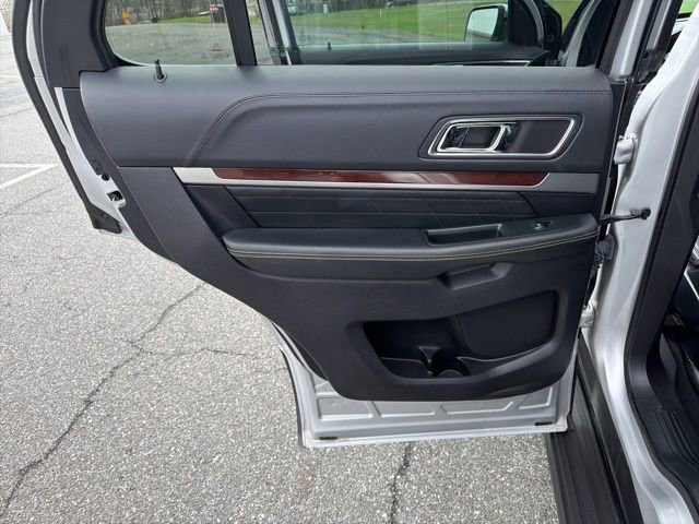 Used 2019 Ford Explorer Platinum image 15