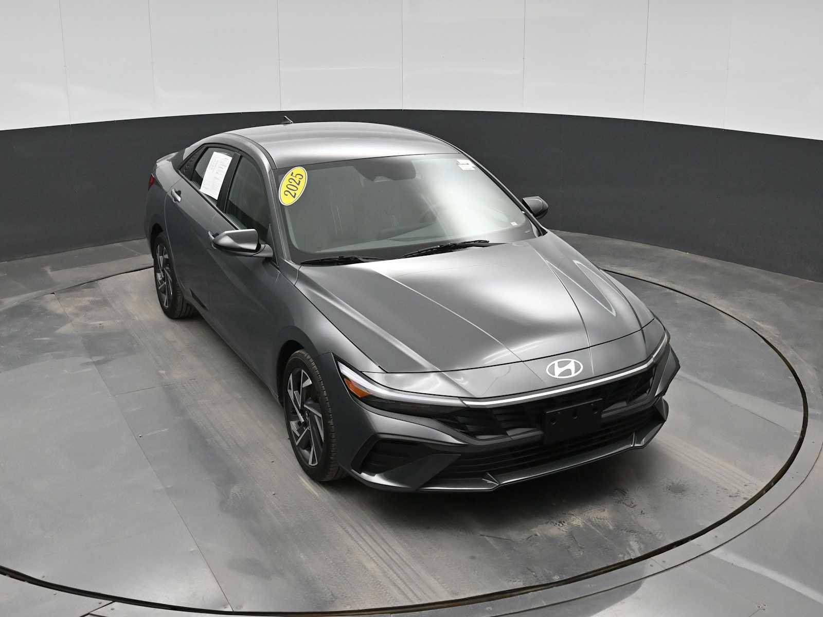 Certified 2025 Hyundai Elantra Sport image 24