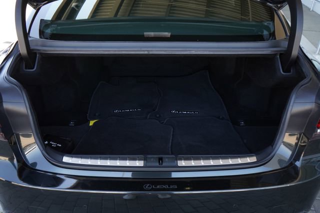 Used 2020 Lexus LS 500 w/ Accessory Package (Z2) RWD image 8