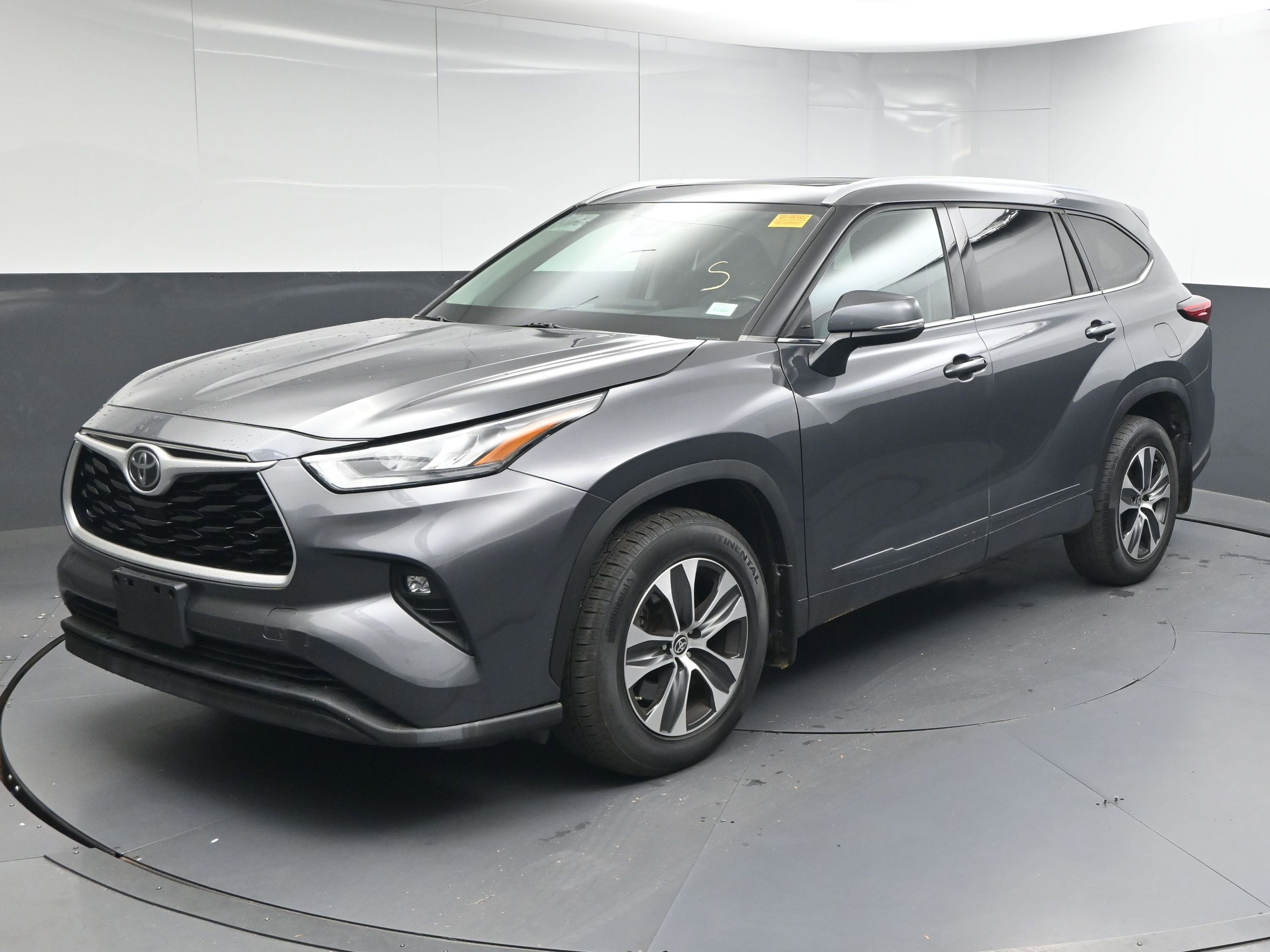 Used 2020 Toyota Highlander XLE image 4
