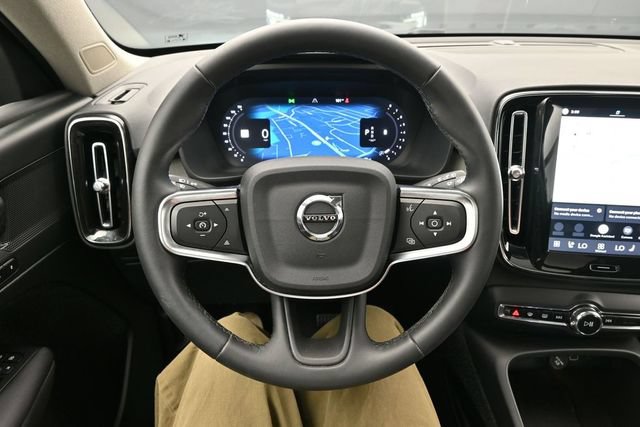 Used 2025 Volvo XC40 B5 Plus AWD/4WD image 24