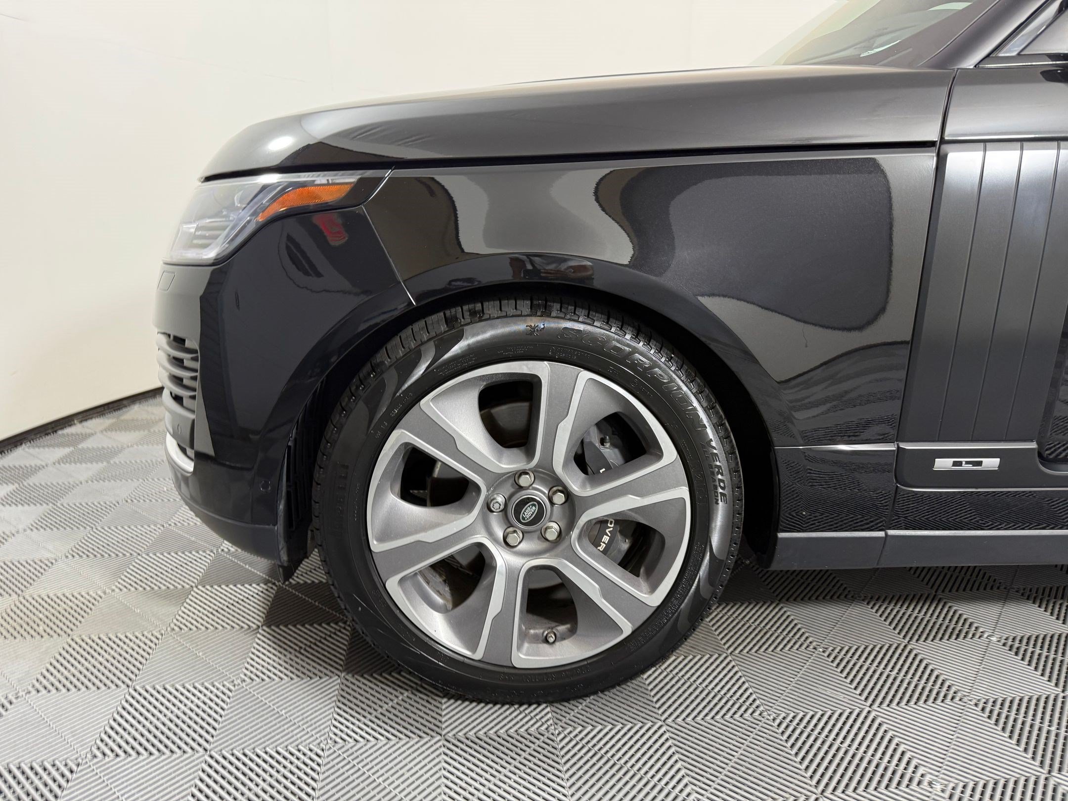 Used 2019 Land Rover Range Rover Long Wheelbase Supercharged AWD/4WD image 12
