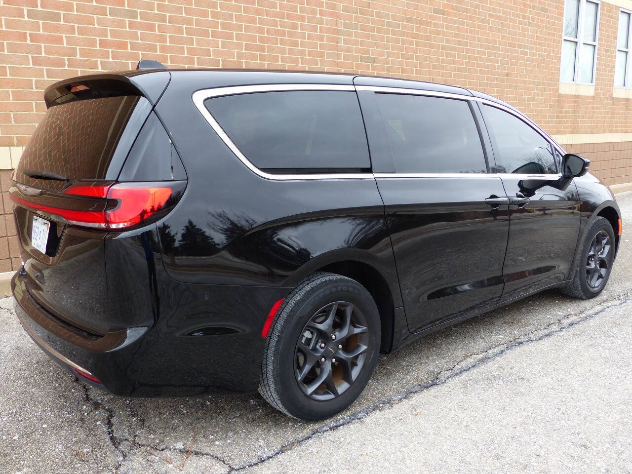 Used 2025 Chrysler Pacifica Select FWD image 10