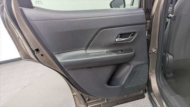 Used 2025 Nissan Kicks SV AWD/4WD image 16