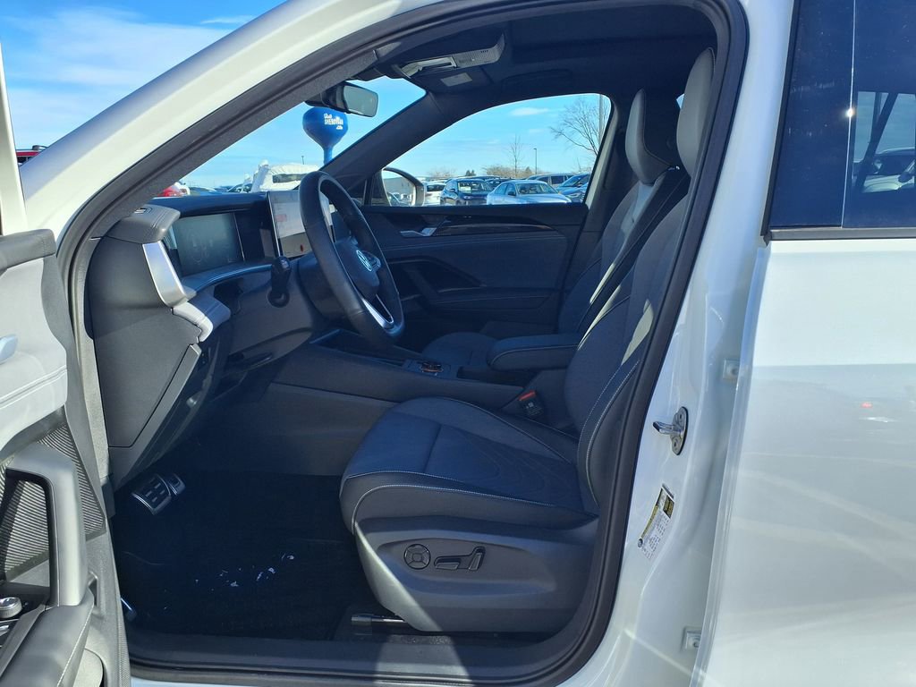 Used 2026 Volkswagen Tiguan SE R-Line image 14