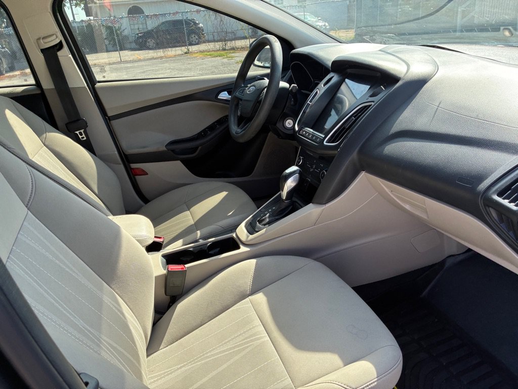 Used 2016 Ford Focus SE FWD image 16