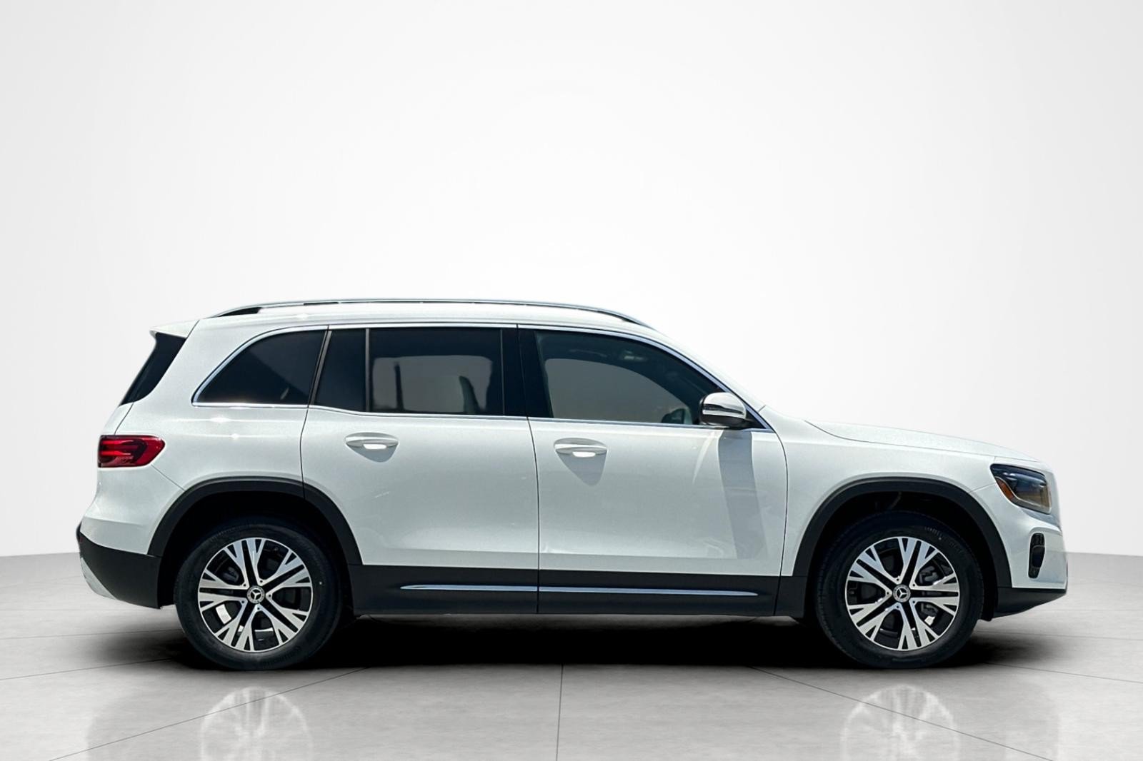 New 2025 Mercedes-Benz GLB 250 4MATIC image 6