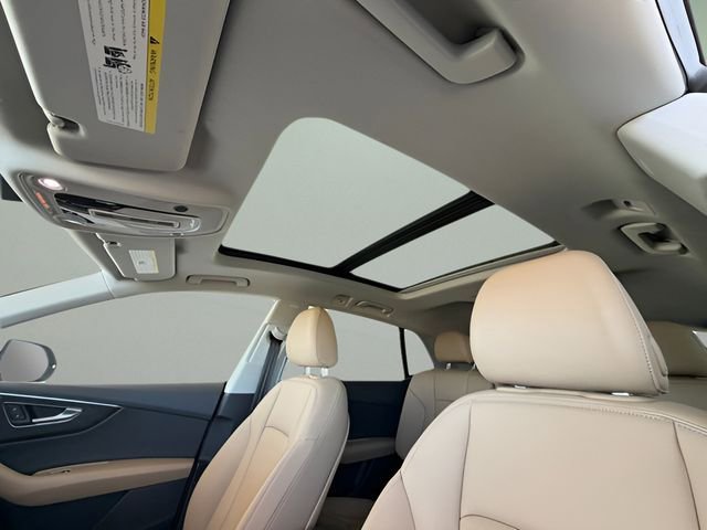 Used 2025 Audi Q8 Premium image 31