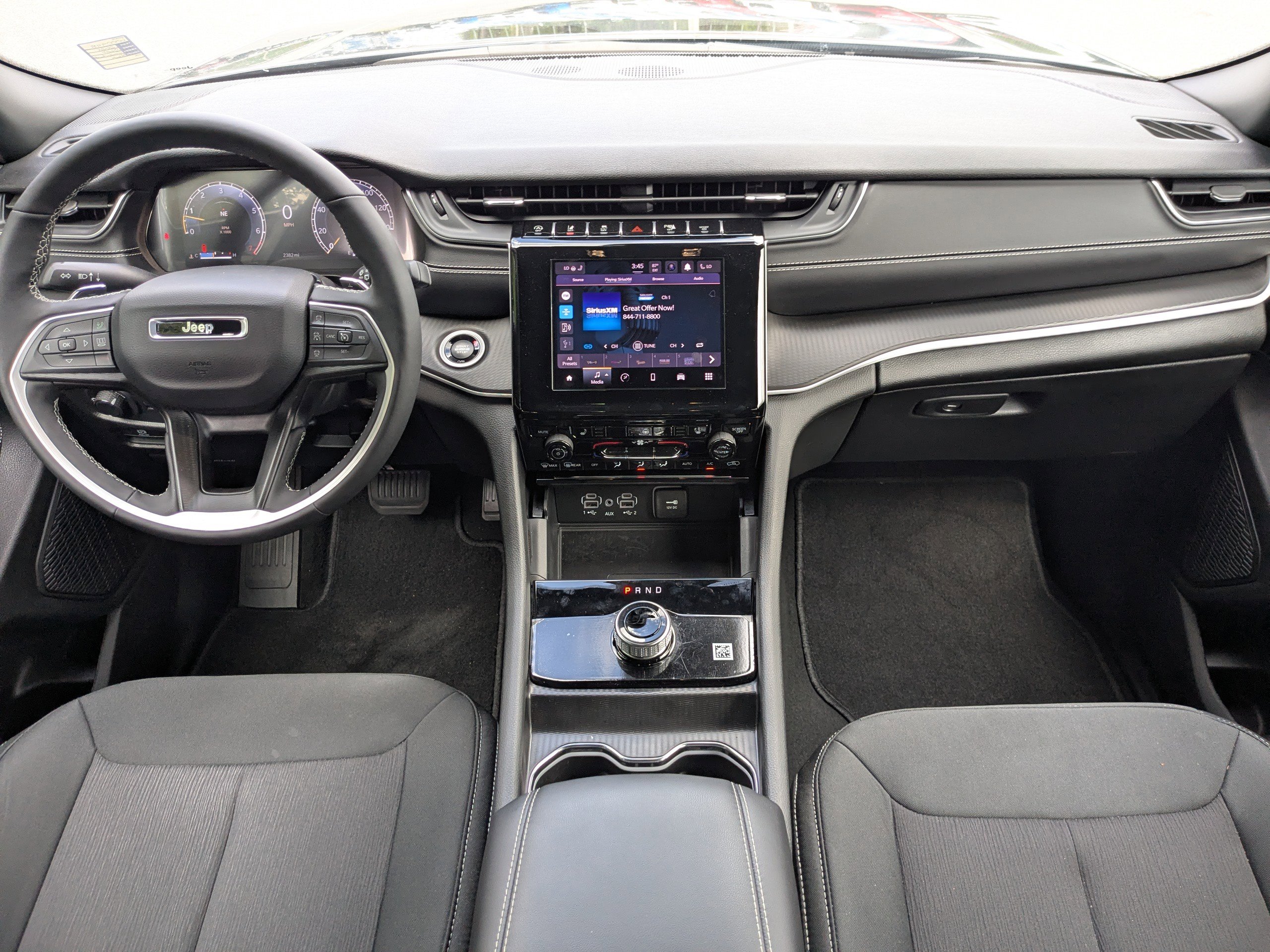 Certified 2025 Jeep Grand Cherokee Laredo w/ Luxury Tech Group I image 13