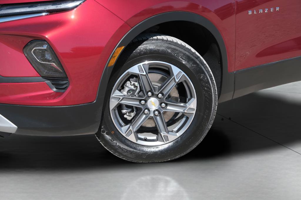 Used 2025 Chevrolet Blazer LT image 11