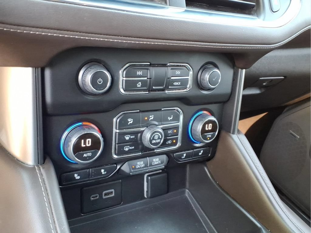 Used 2022 Chevrolet Tahoe Z71 w/ Luxury Package AWD/4WD image 6