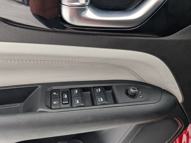 Used 2023 Jeep Compass Limited image 18