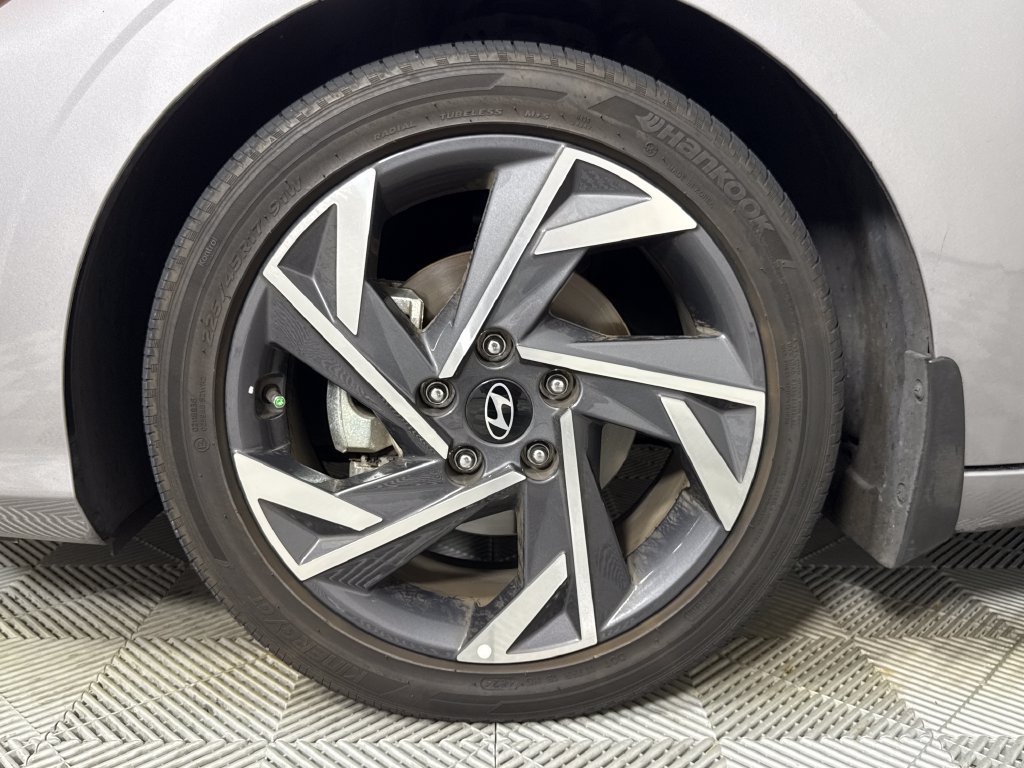 Certified 2025 Hyundai Elantra Limited FWD image 27