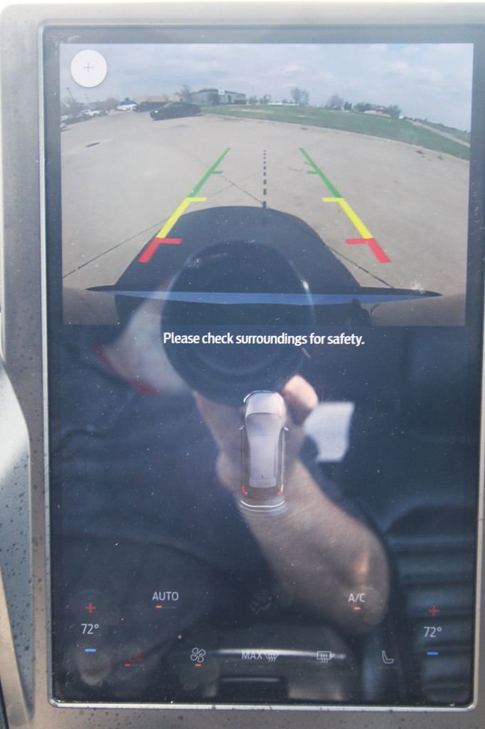 Used 2024 Ford Edge SEL image 11