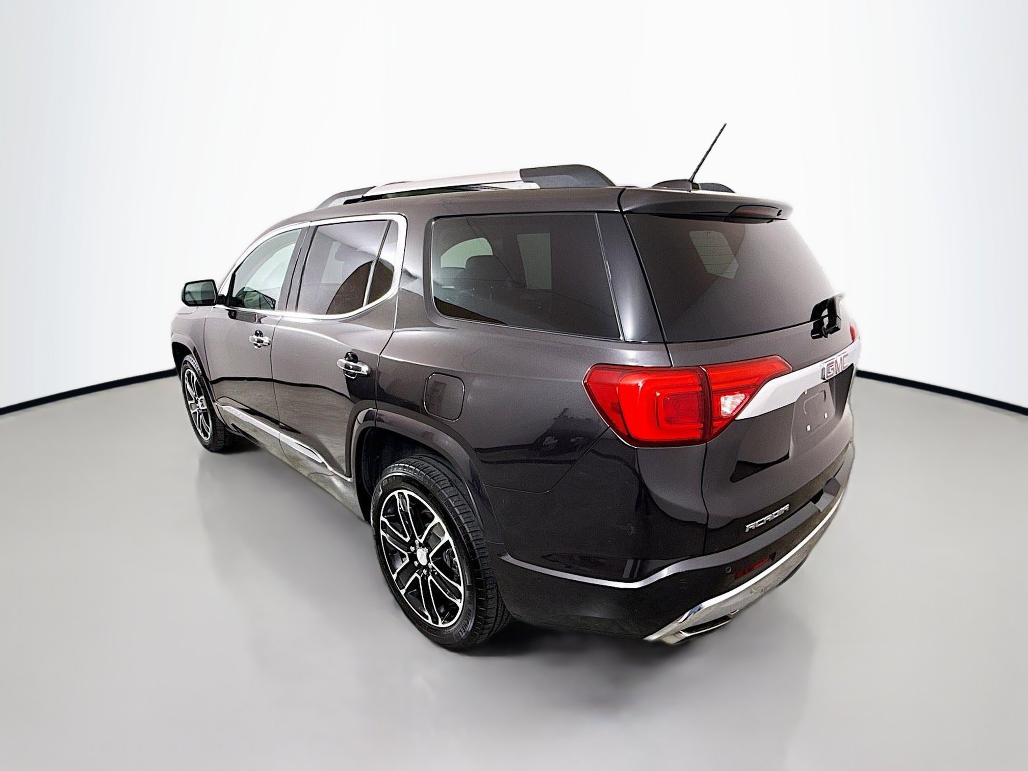 Used 2019 GMC Acadia Denali w/ Technology Package image 5