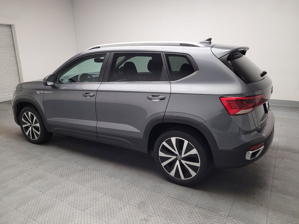 Used 2023 Volkswagen Taos SE FWD image 3