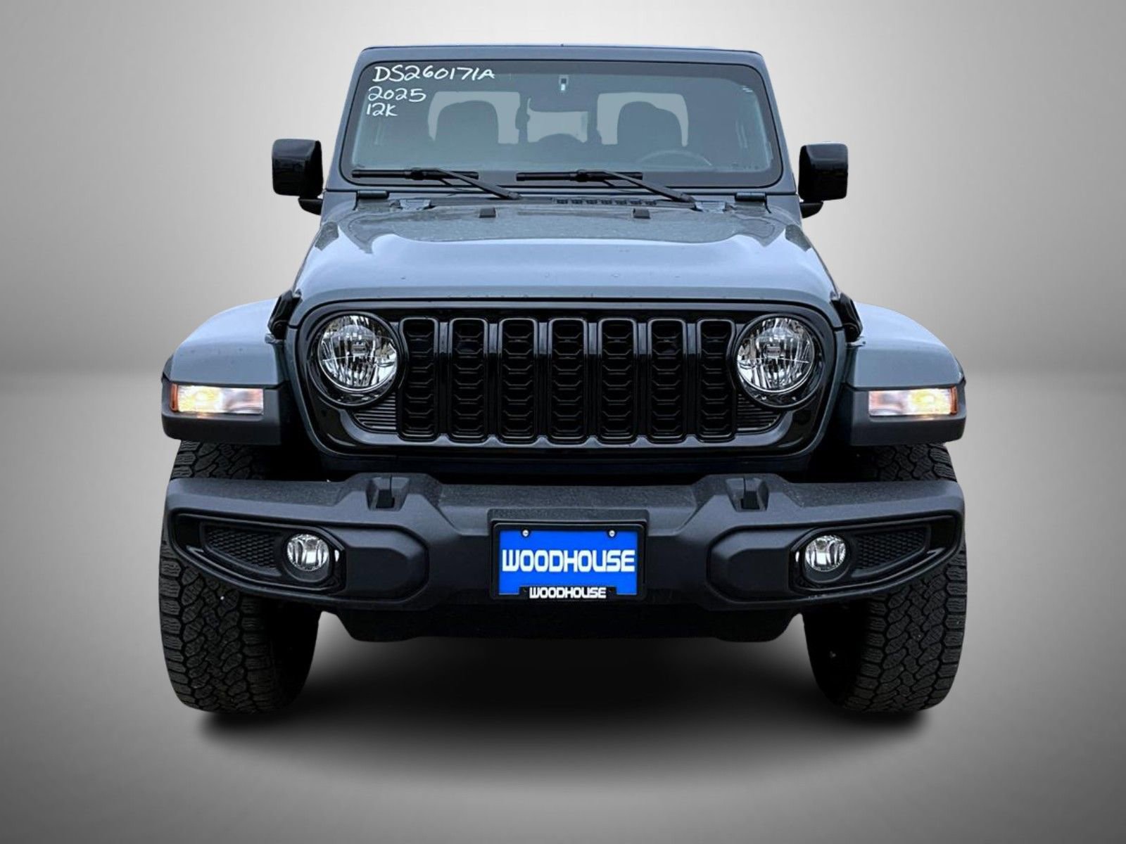Used 2025 Jeep Gladiator Mojave AWD/4WD image 2