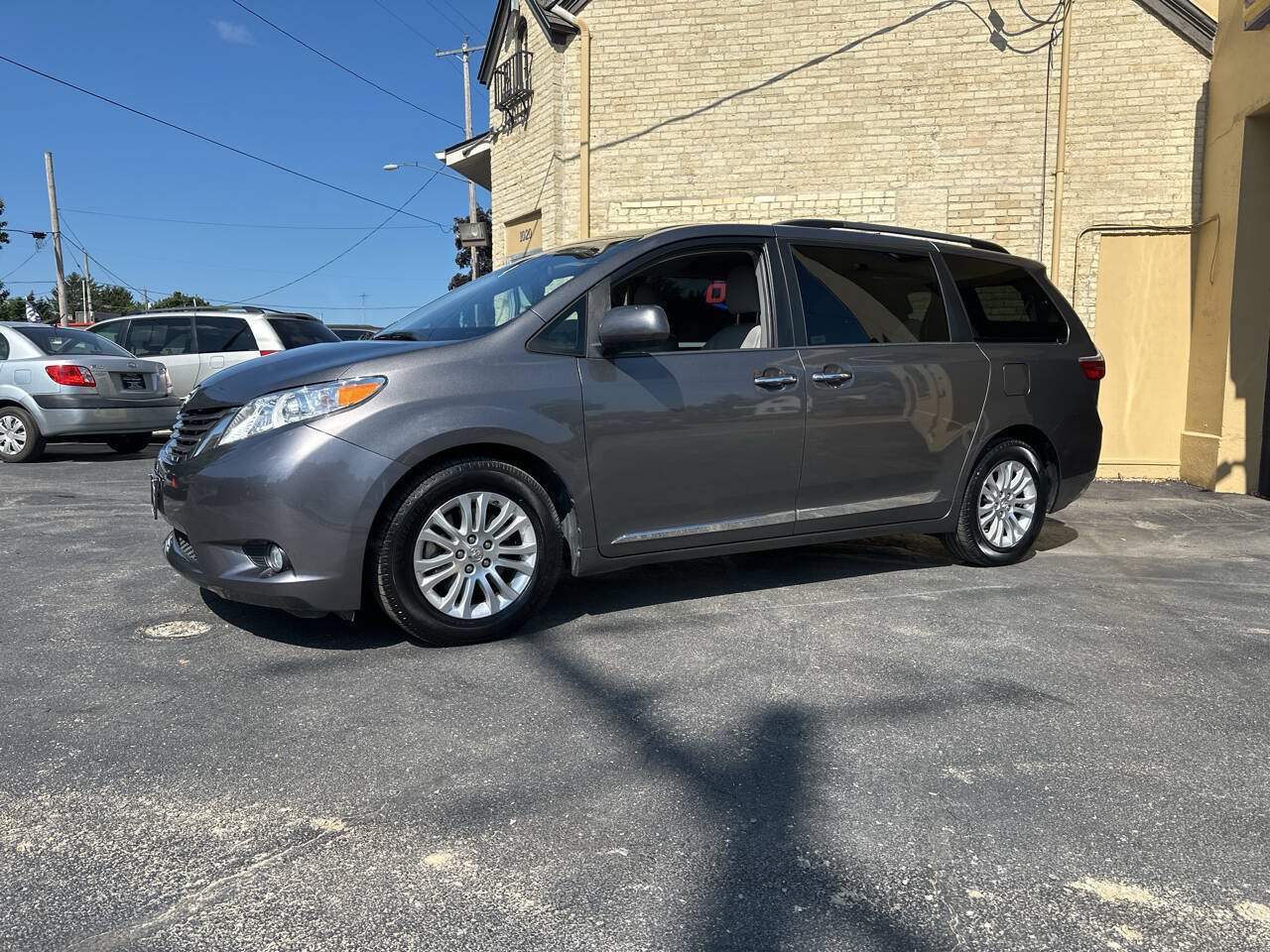 Used 2017 Toyota Sienna XLE w/ XLE Navigation Package