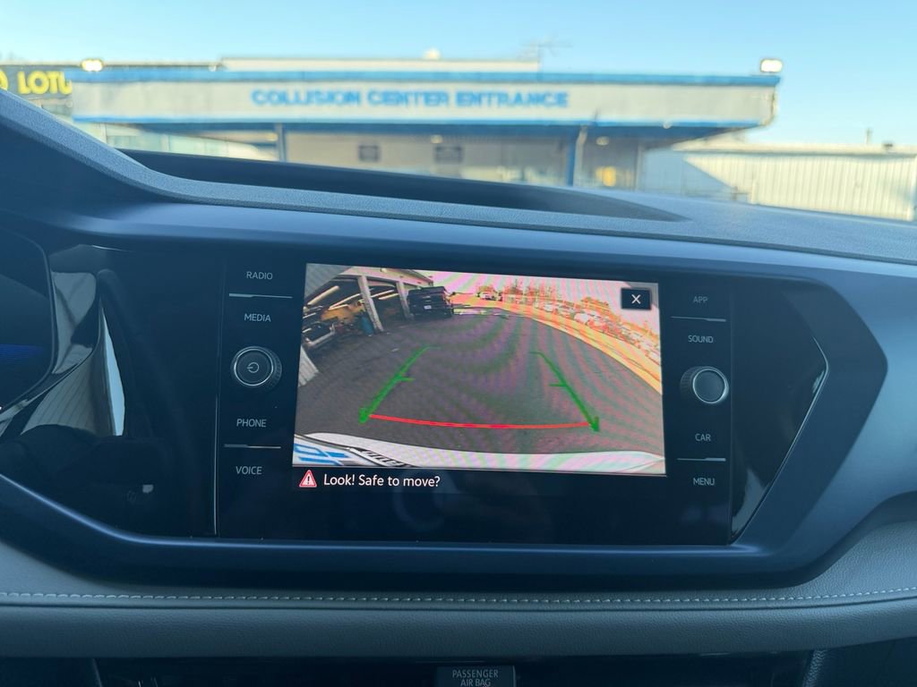 Used 2024 Volkswagen Taos SE image 28