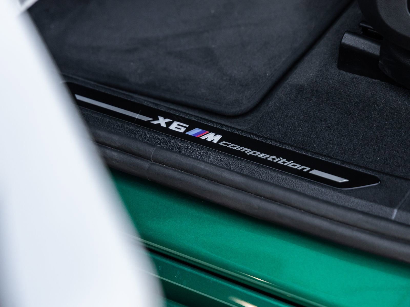 Used 2025 BMW X6 M Competition w/ Executive Package image 24