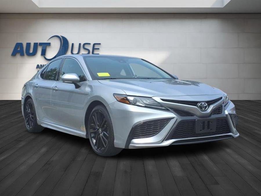 Used 2021 Toyota Camry XSE image 3