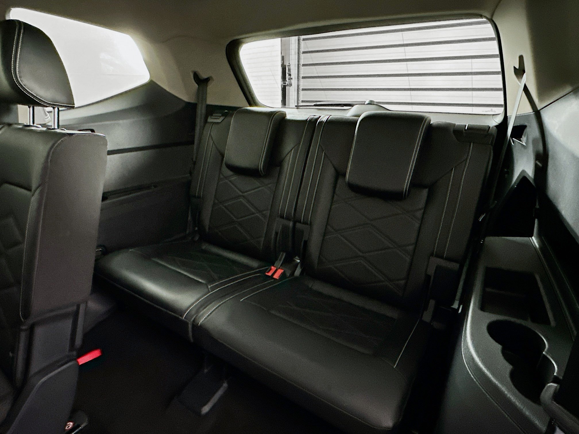 Used 2025 Volkswagen Atlas SE image 30