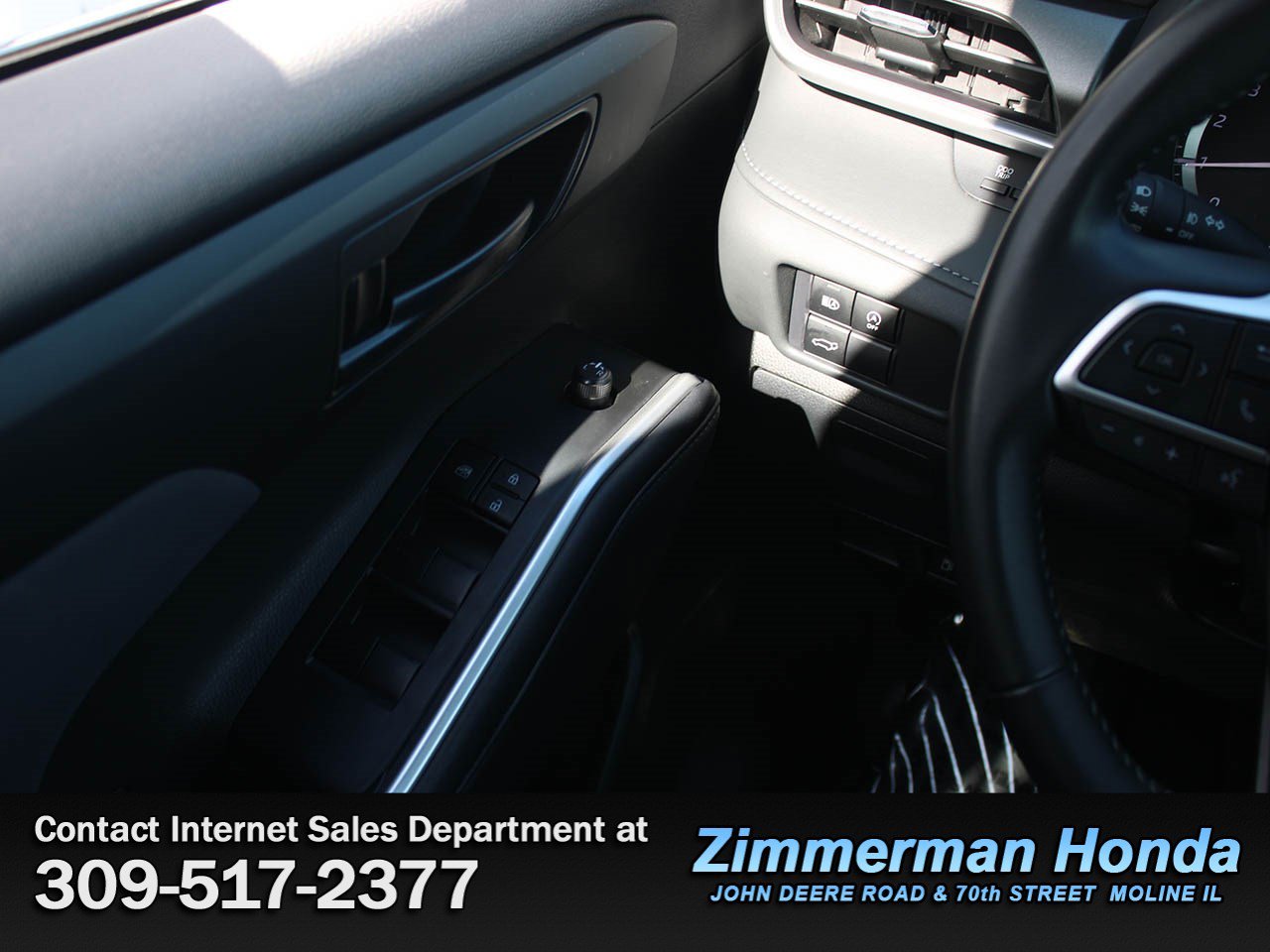 Used 2024 Toyota Highlander LE AWD/4WD image 15