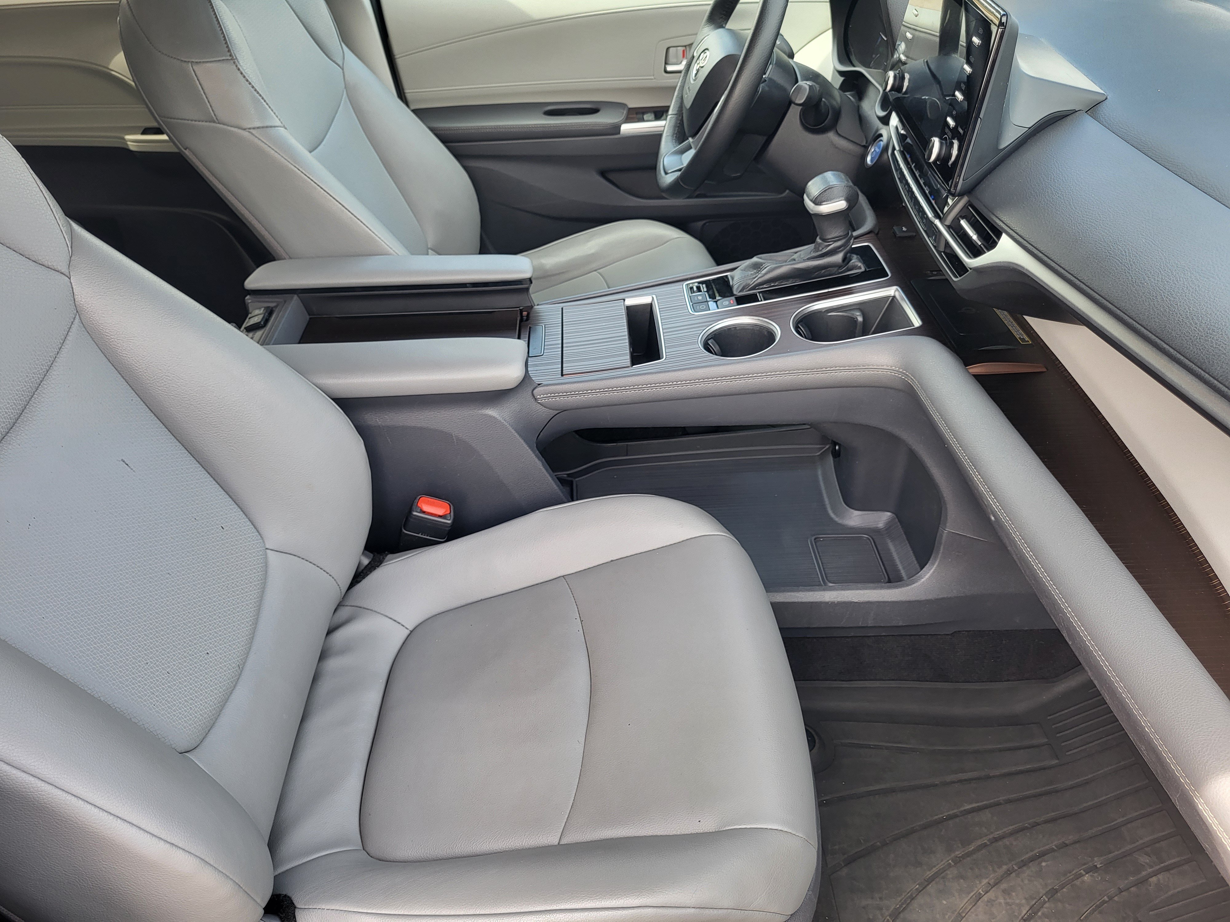 Used 2021 Toyota Sienna XLE w/ XLE Plus Package AWD/4WD image 11